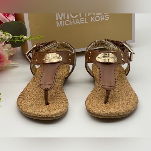 Michael Kors Girl’s Gold Tone Logo Plate Thong Sandals - Picture 5 of 12